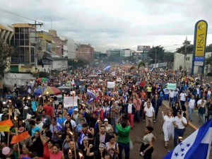 Desde el mes de mayo, el pueblo está en las calles de toda Honduras exigiendo la instalación de una CICIH y el cese a la corrupción del actual gobierno.