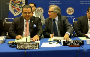Los términos de la cooperación, fueron suscritos en Washington, por el Secretario General de la OEA, Luis Almagro; el Canciller de Honduras, Arturo Corrales; y el Secretario General Adjunto para Asuntos Políticos de la ONU, Jeffrey Feltman