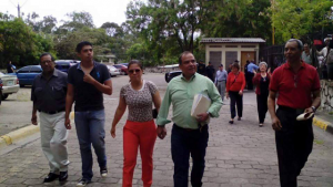 David Romero llegò a los tribunales acompañado de su esposa, abogado y amigos.