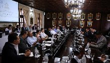 En la reunión con represetantes de la prensa, participó además del presidente Hernández, el titular del Poder Legislativo, Mauricio Oliva.