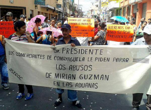 La protesta de los comerciantes se originó en la Cuarta Avenida de Comayagüela.