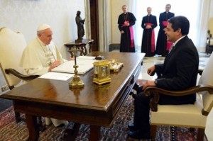 El mandatario hondureño  en su visita al Papa en el año 2013.