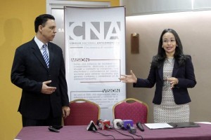 Dagoberto Aspra junto a la titular del CNA, Gabriela Castellanos.
