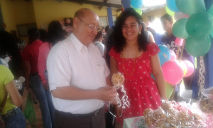 Carlos Lorenzana,director del Curno, degustó los tradicionales alborotos.