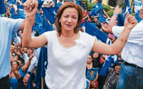 Sandra Deras Rivera durante su campaña.