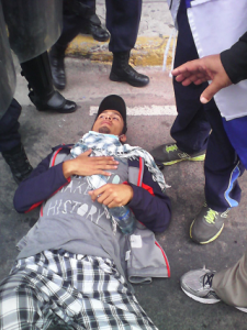 Varios de los participantes de la huelga de hambre se desmayaron durante el altercado.