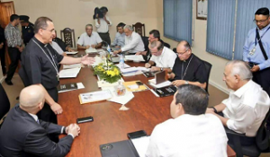 Los obispos católicos se reunieron con el mandatario en casa presidencial.