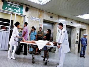 Honduras enfrenta una crisis hospitalaria sin precedentes.