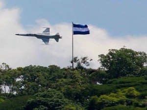 Los aviones F-5 surcaron los cielos de Tegucigalpa.