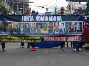 Los maifestantes repudiaron la conformación de la Junta Nominadora para la elección de los magistrados de la Corte.
