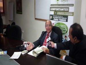 El comisionado del IPP, Damian Pineda, mientras ofrecía la conferencia de prensa.