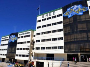 La ENEE será fraccionada en tres empresas de índole privado.
