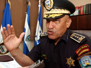 Los policías fueron suspendidos por el entonces director de la Policía Nacional, Juan Carlos "El Tigre" Bonill.