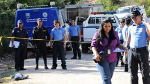 Las autoridades hondureñas llegaron a la escena del hallazgo para hacer las pesquisas 