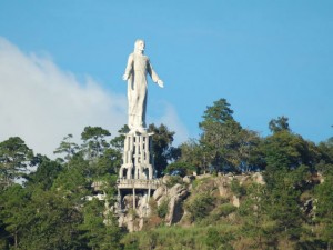 El Cristo de El Pecacho engalana la capital hondureña.