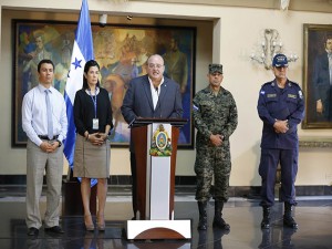 Los funcionarios de Honduras mientras daban a conocer la nueva estrategia del gobierno.