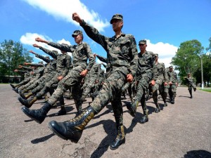 Los militares se han convertido en la prioridad del gobierno de Juan Hernández.