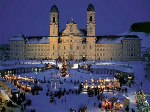 El cantón de Schwyz donde esta el mayor marcado navideño del mundo se viste de gala en esta temporada