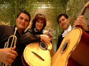 La ranchera y el bolero es parte de su accionar musical con su "Mariachi sin Fronteras"
