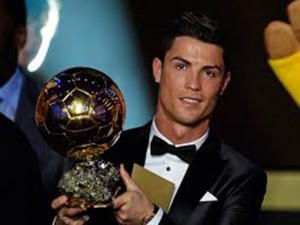 Ronaldo y los seguidores del Real Madrid se quedaron viendo como Messi se adelanta en el record del Balón de Oro