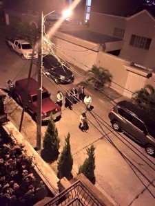 La imagen muestra a los diputados cuando salían de la casa de Mauricio Oliva.