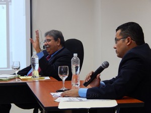 Eduin Natividad Romero durante el proceso de audiencias en el IPP. Al fondo el fondo el comisionado de IAIP, Gustavo Manzanares.