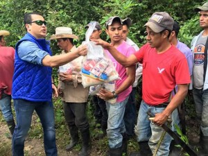 En la actualidad Tony Hernández encabeza la entrega de las "bolsas solidarias" y otras ayudas sociales del programa "Vida Mejor" en el departamento de Lempira.
