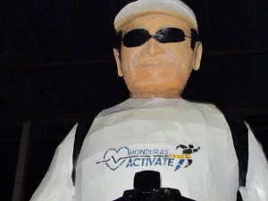 Esta es la estatua del presidente Juan Hernández.