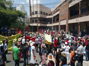 A pesar de la fuerte presion nacional e intrenacional a un mes de la muerte de Cáceres no hay un informe oficial del Estado de Honduras