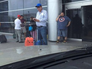 A Ponce Morazán lo recibieron en el aeropuerto con la nota de su despido