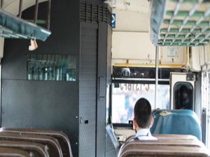 Asi lucen los buses con las cabinas protectoras