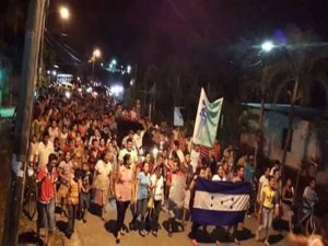 Los pobladores exigen la salida del alcalde y del vicealcalde Leonardo Serrano