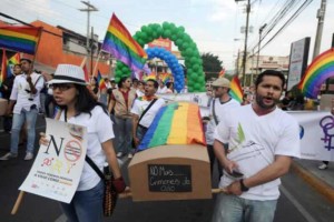 Hay una homofobia que desencadena en asesinatos contra los miembros de los grupos LGTBI y que es promovida por el Estado hondureño