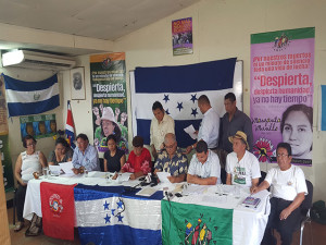 Parte de la delegación reunidos ayer en la Vía Campesina en Tegucigalpa