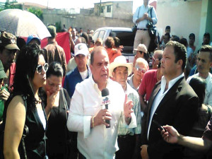 El periodista David Romero encabezo las protestas frente a Conatel