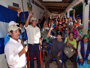 El pueblo apoya a Entimo Vásquez como su alcalde.