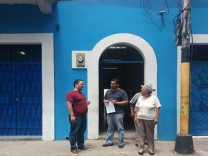 Miguel Briceño y Luis Munguía en la sede del Partido Nacional en Tegucigalpa, Honduras