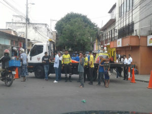 Las gruas de la municipalidad de Tegucigalpa fueron usadas en el evento para cerrar las calles violando el derecho de circulación de los ciudadanos
