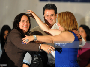 La exprecandita nacionalista, Eva y su hermana Loreley Fernández fuerton las primeras en unirse a Juan Hernández, tras la contienda interna de 2012.