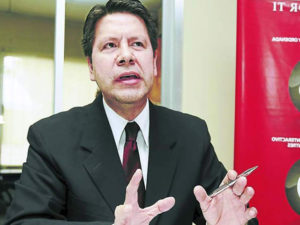 Graco Pérez, diplomático y analista político