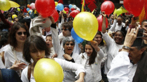 Los colombianos han festejado el acuerdo de paz.
