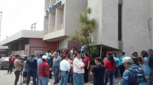 Los trabajadores denunciaron también que Diario La Tribuna no cumple con el pago del salario mínimo.