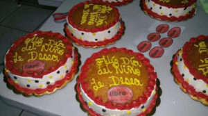 Estos pasteles con el logo y los colores de Libre han sido distribuidos para celebrar el Día del Niño.