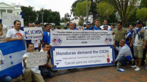 Los hondureños en Estados Unidos, presionaron el año pasado para que en Honduras se instalará una comisión de la ONU que combatiera la corrupción.