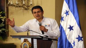 El presidente, Juan Hernández, amenazó la  semana pasada con hacer una campaña en contra de los diputados que se opusieron a la fusión de Banadesa y Banhprovi.