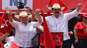 Zelaya insistió en que su esposa, Xiomara Castro de Zelaya será la candidata de Libre.