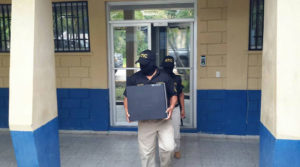 El operativo de la ATIC se verificó en las oficinas centrales de la secretaría de Seguridad en El Ocotal Francisco Morazán.