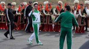 Berdymukhamadov ha aparecido en la televisiòn estatal practicando rutinas deportivas como parte de su campaña de salud.