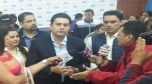 La conferencia de prensa fue dirigida por la presidenta y el secretario del Partido Nacional, Gladis Aurora López y Juan Diego Zelaya.
