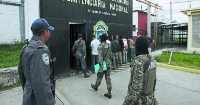Militarizan y suspenden autoridades penitenciarias de Honduras